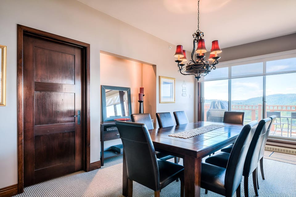 Dining area, City view, Lake view, Mountain view