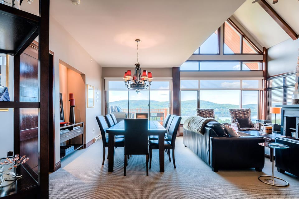 Living room, Seating area, Dining area, City view, Lake view, Mountain view