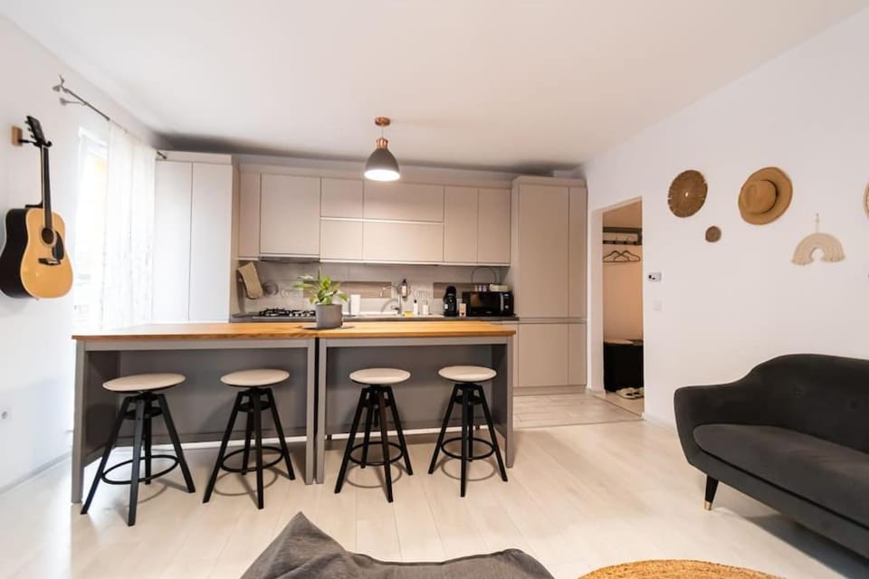 Kitchen or kitchenette, Living room, Seating area, Dining area