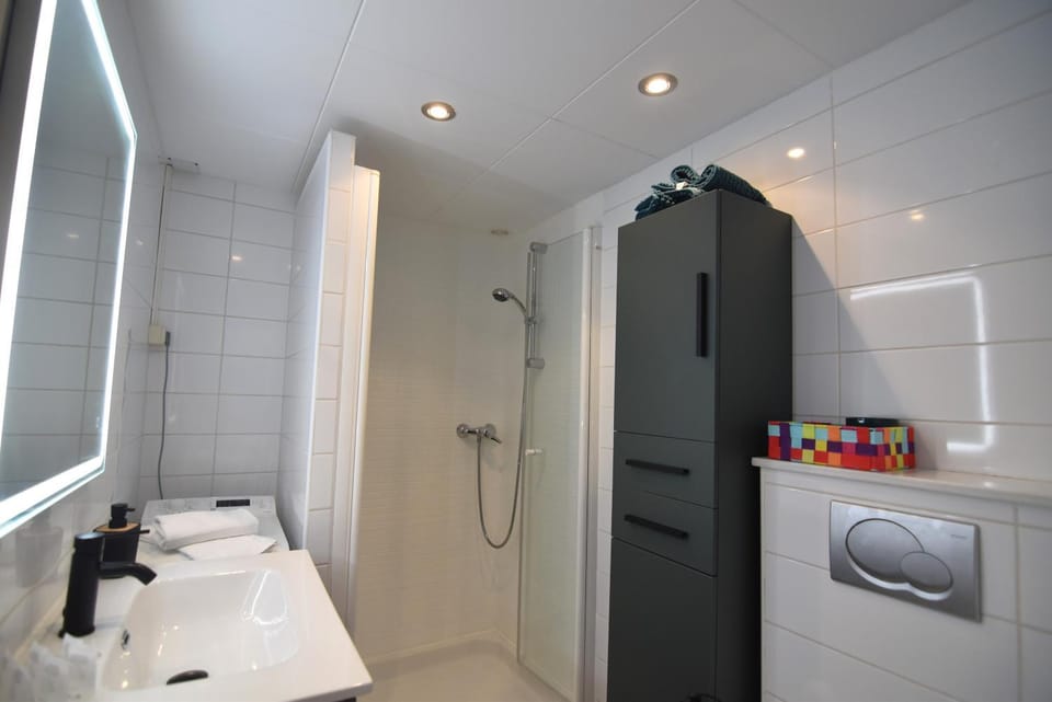 Shower, Bathroom