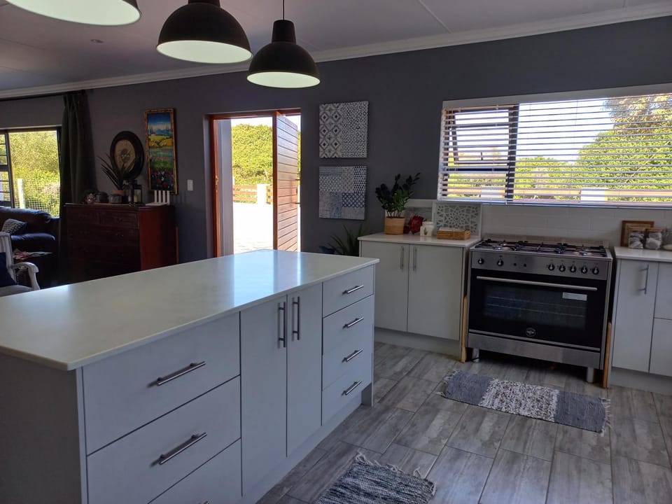 Kitchen or kitchenette, pet friendly, stove, kitchen