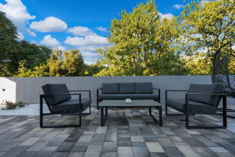 Patio, Day, Seating area