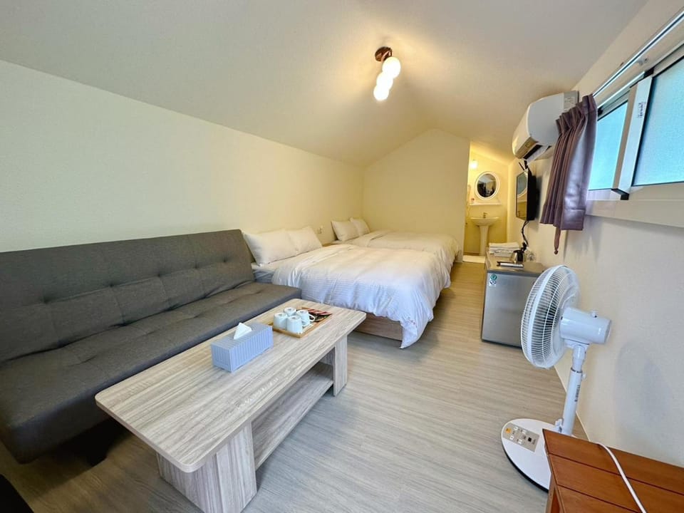 Photo of the whole room, Bedroom