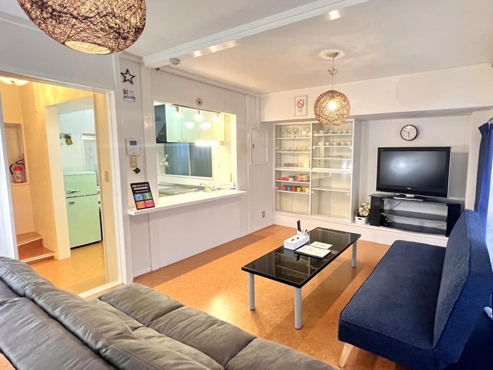 TV and multimedia, Kitchen or kitchenette, Living room, Seating area