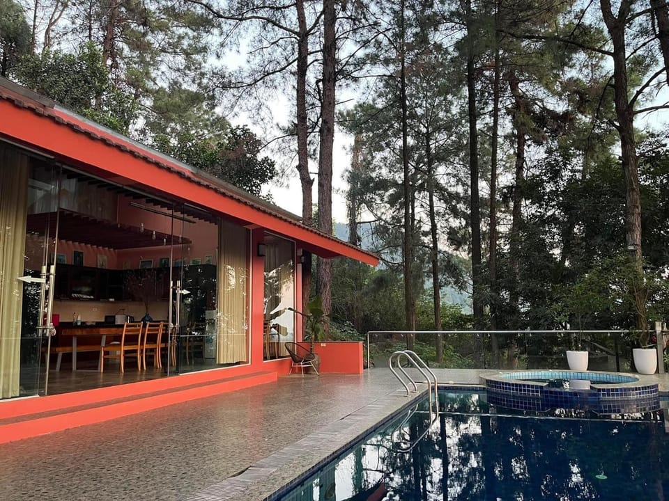 Property building, Day, Swimming pool