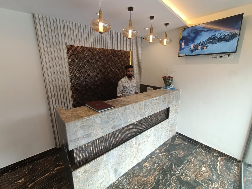 Staff, People, TV and multimedia, Lobby or reception