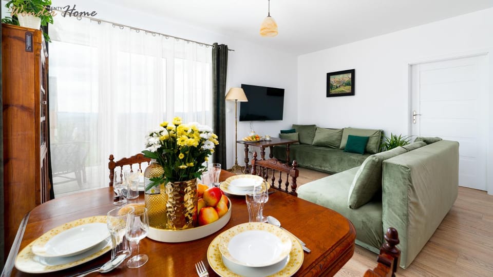 TV and multimedia, Living room, Seating area, Dining area, Evening entertainment