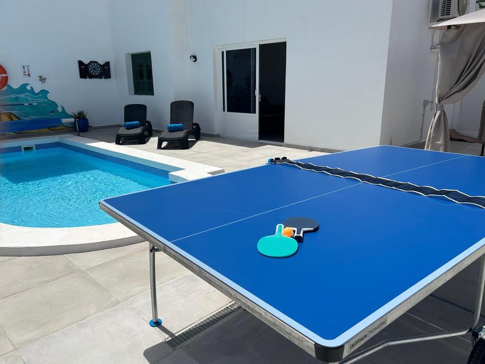 Table tennis, Swimming pool, sunbed
