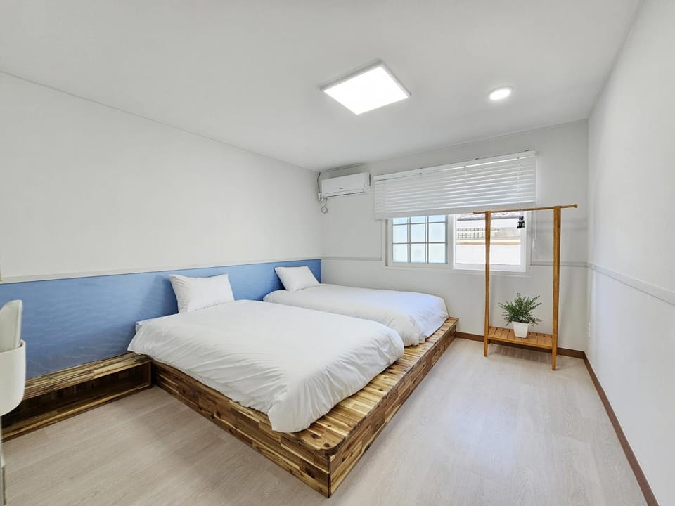 Baerongnamu Private Stay Country House in South Korea