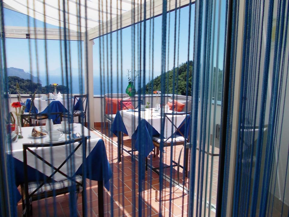 Natural landscape, Balcony/Terrace, Sea view