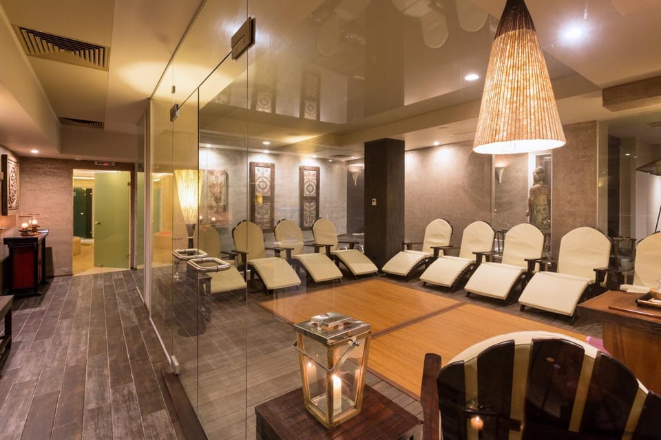 Communal lounge/ TV room
