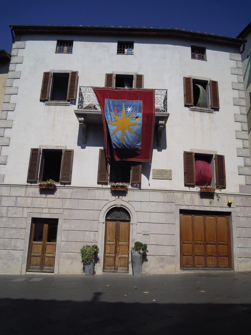 Property building, Facade/entrance, Facade/entrance, Decorative detail
