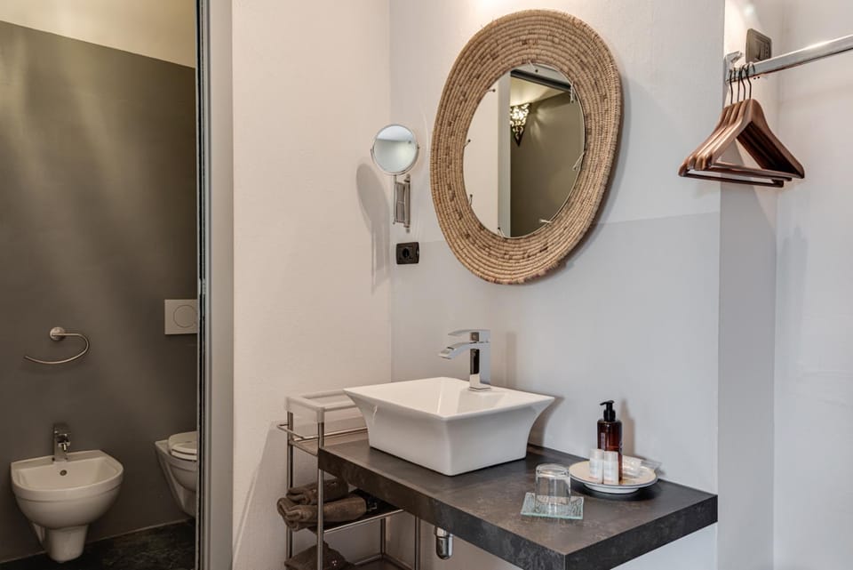 Toilet, Bathroom, towels