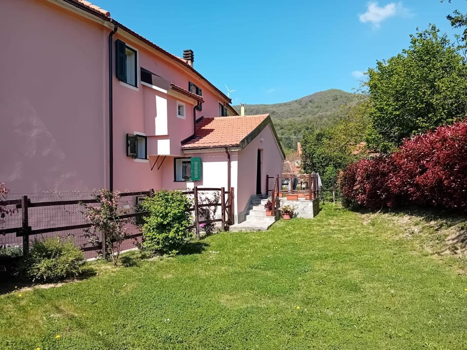 Property building, Spring, Day, Natural landscape, Garden, Garden view, Mountain view