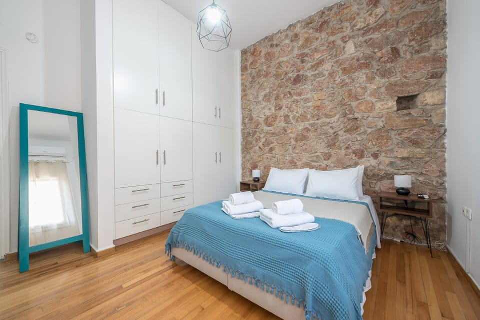 CONTEMPORARY APARTMENT 200M FROM ACROPOLIS 100Mbps NETFLIX Apartment in Athens