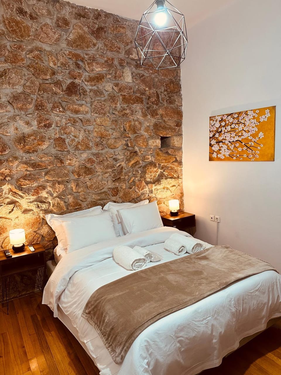 CONTEMPORARY APARTMENT 200M FROM ACROPOLIS 100Mbps NETFLIX Apartment in Athens
