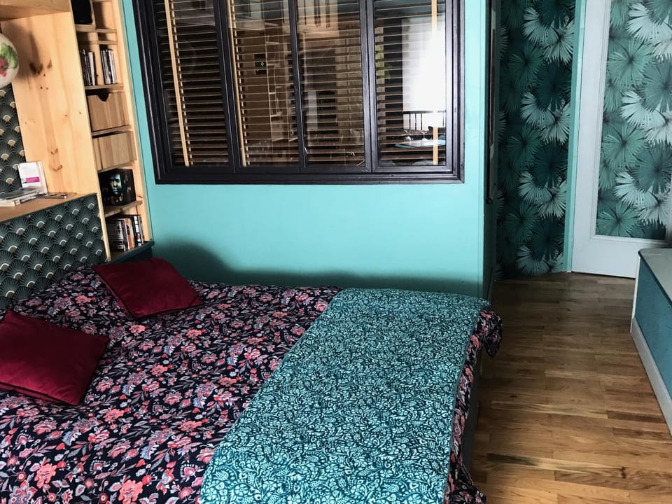Belle chambre en rez de chaussée avec sauna dans quartier calme Vacation rental in Bordeaux