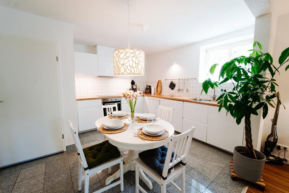 Kitchen or kitchenette, Seating area, Dining area