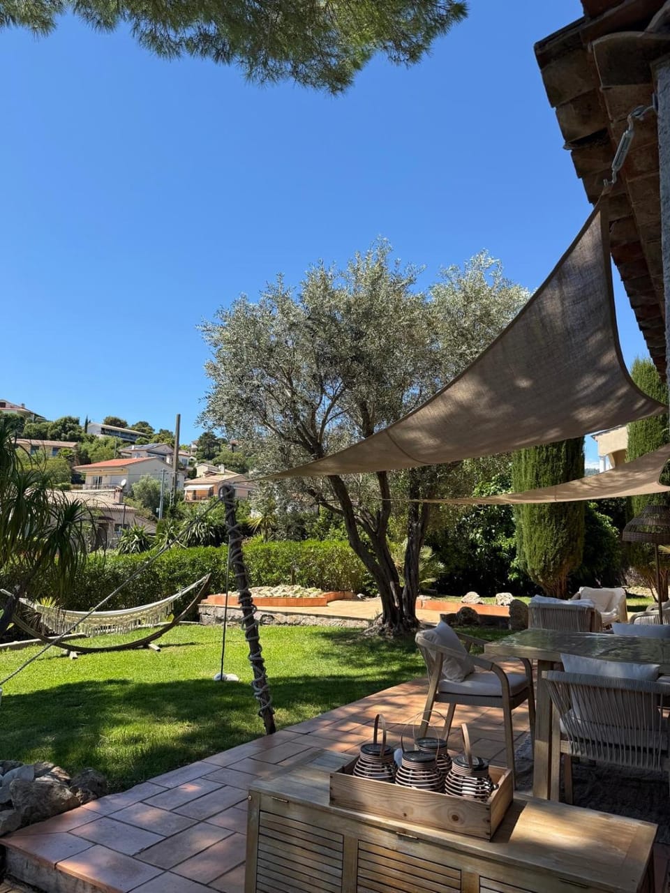 Location de chambre Villa les allamandas Bed and Breakfast in Mandelieu-La Napoule