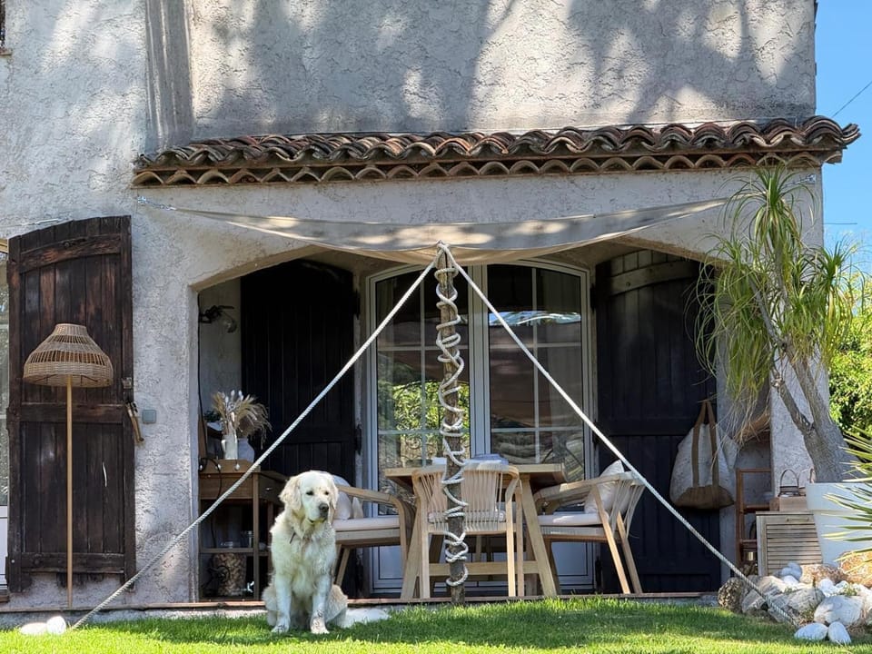 Location de chambre Villa les allamandas Bed and Breakfast in Mandelieu-La Napoule