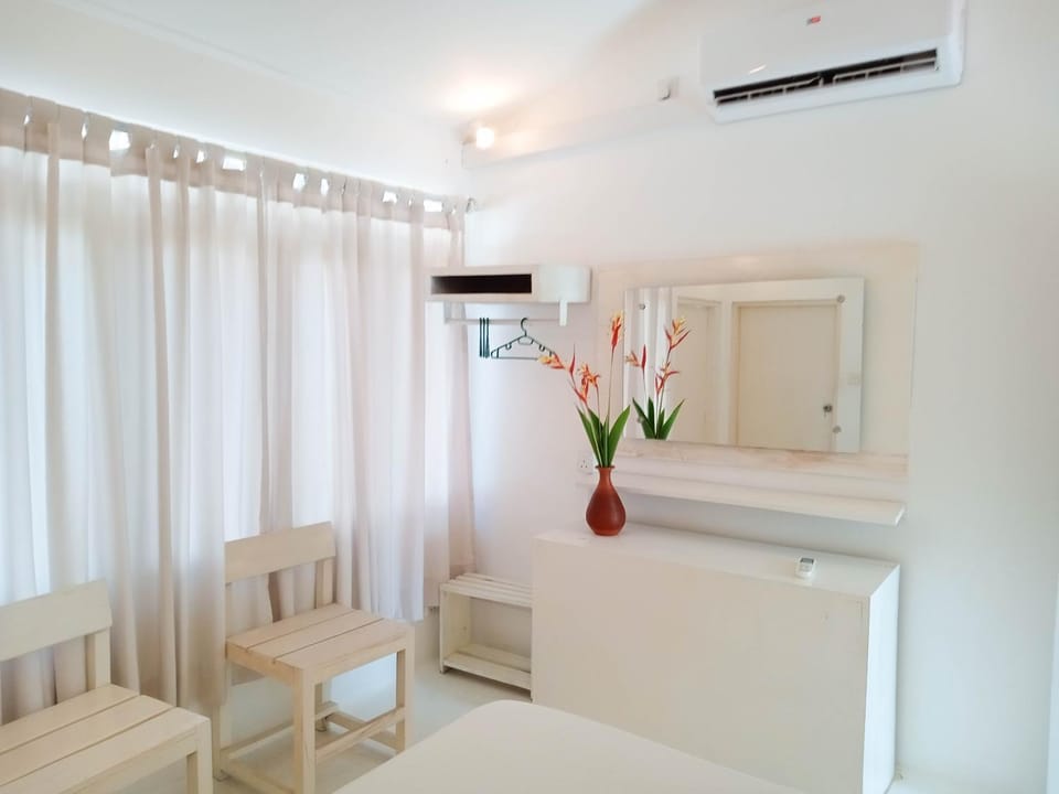 Bedroom, air conditioner