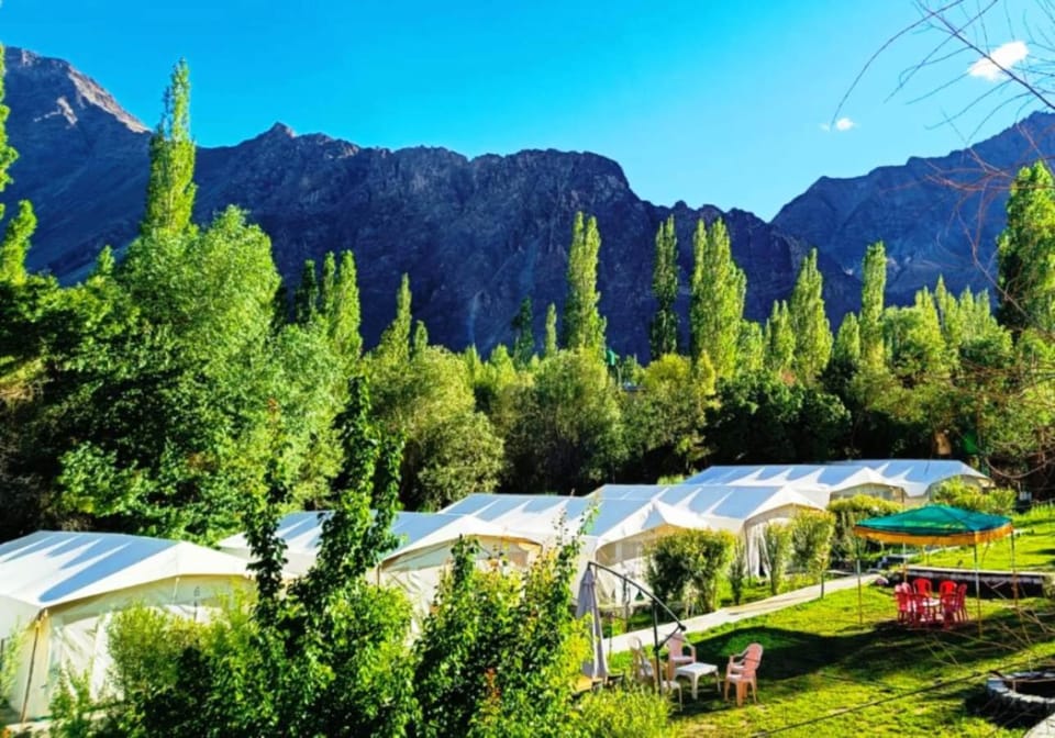 Property building, Garden, Garden view, Mountain view