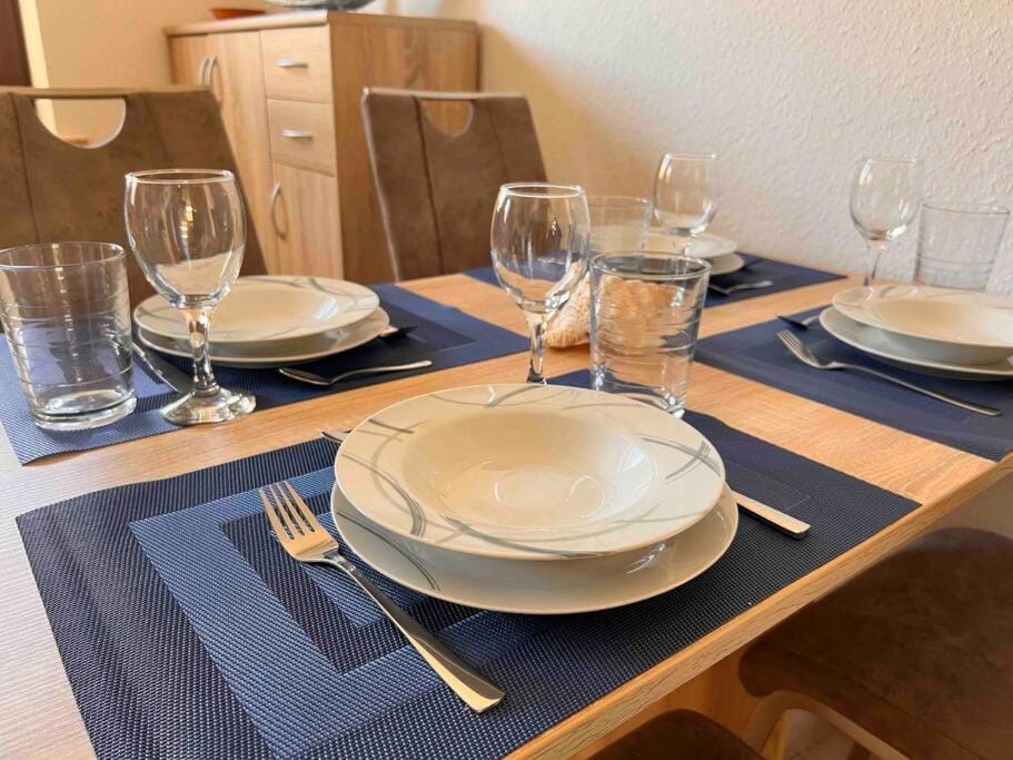Food and drinks, Dining area, Drinks
