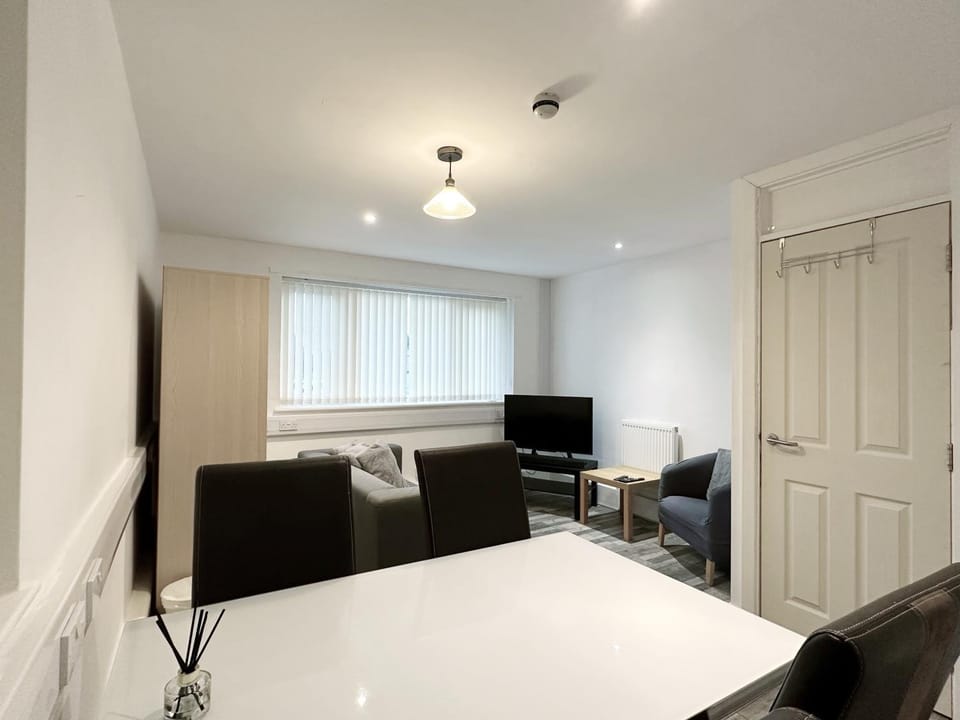 TV and multimedia, Living room, Seating area, Dining area, hair dresser