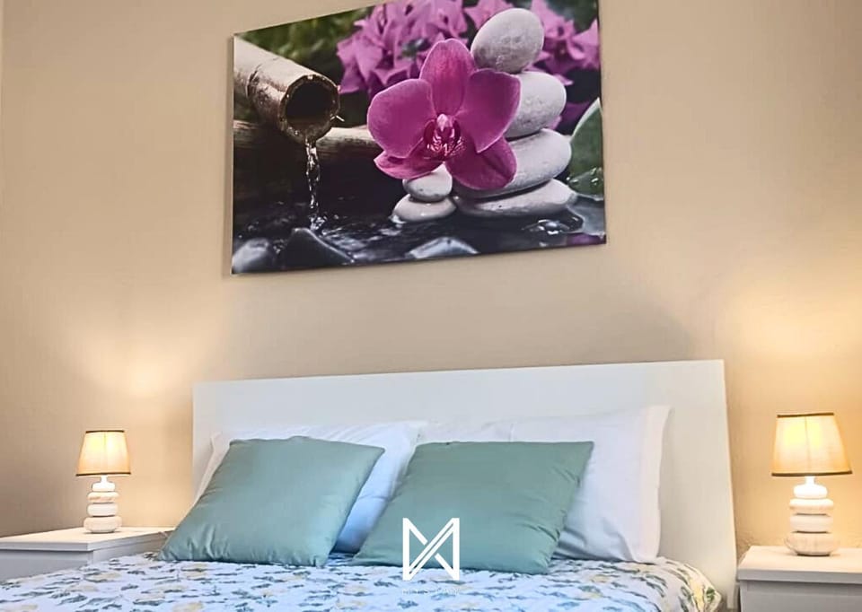 Bed, Decorative detail, Bedroom