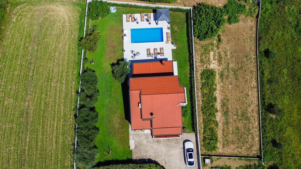 Day, Neighbourhood, Natural landscape, Bird's eye view, Swimming pool