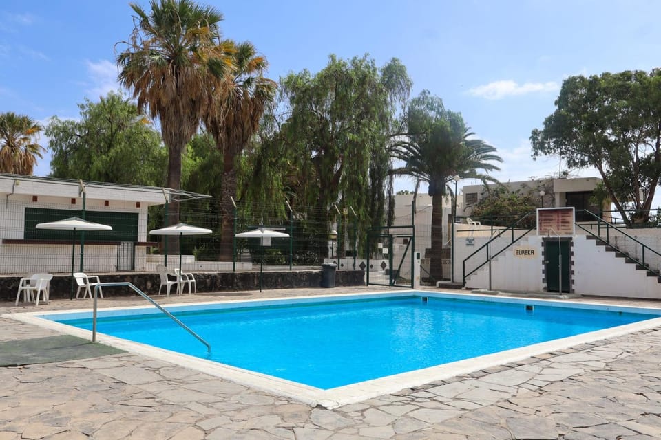 Day, Swimming pool