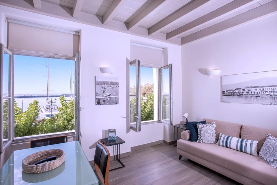 View (from property/room), Living room, Photo of the whole room, Dining area