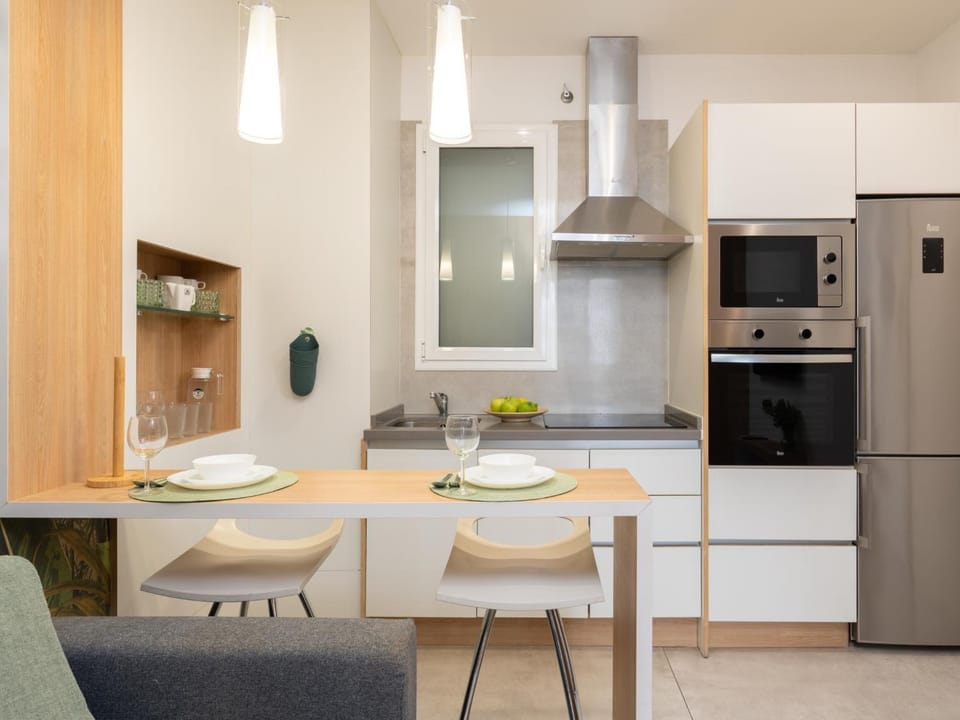 Kitchen or kitchenette, Dining area, dishwasher, minibar, pet friendly, stove, toaster