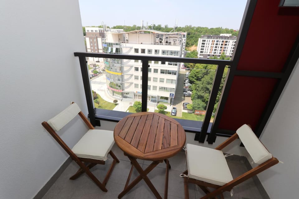 Property building, Balcony/Terrace, Balcony/Terrace