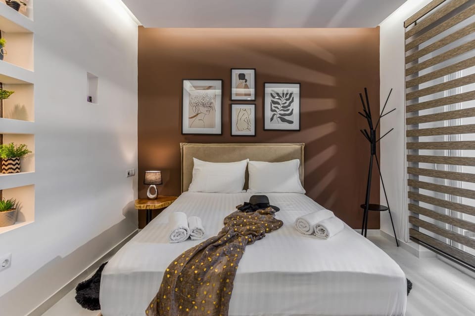 Bed, Photo of the whole room, towels