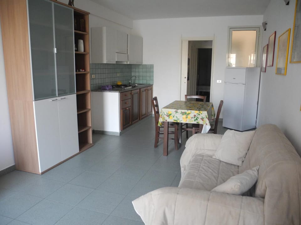 Kitchen or kitchenette, Living room