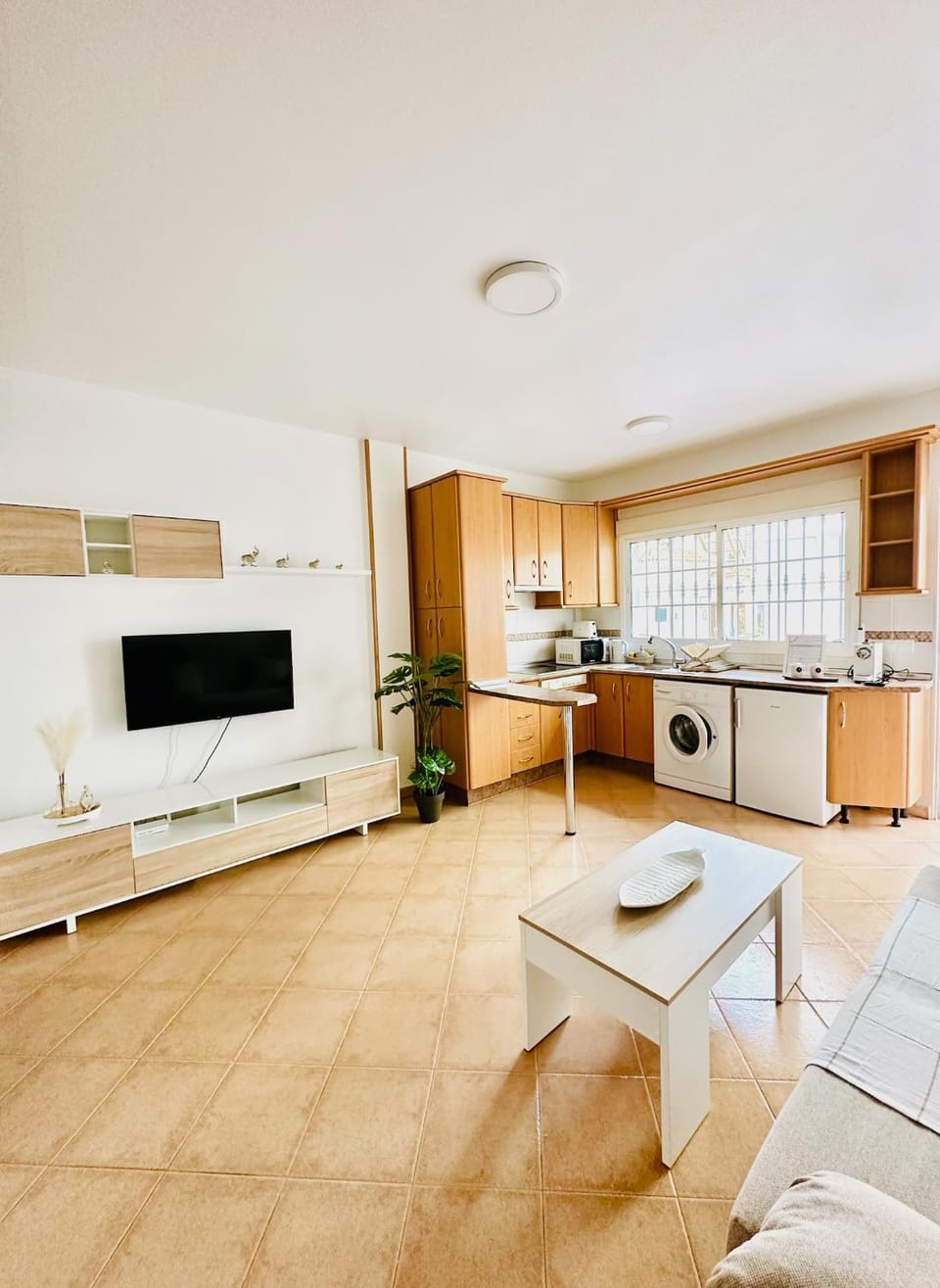 TV and multimedia, Kitchen or kitchenette, Living room
