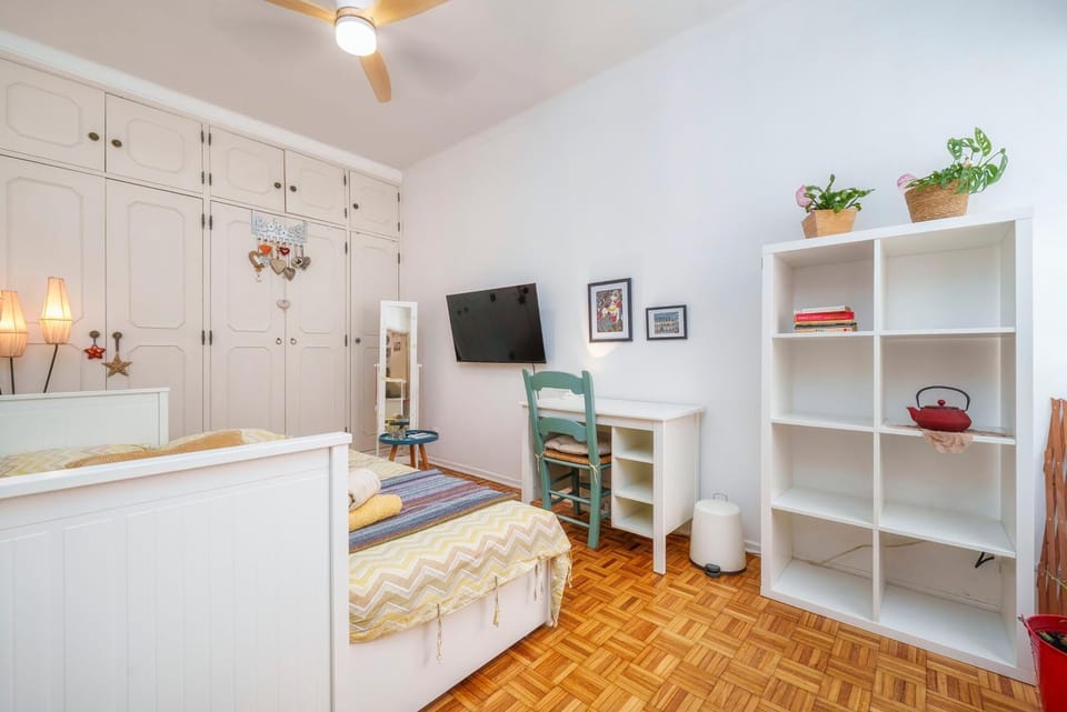Bed, TV and multimedia, Photo of the whole room, Bedroom, wardrobe