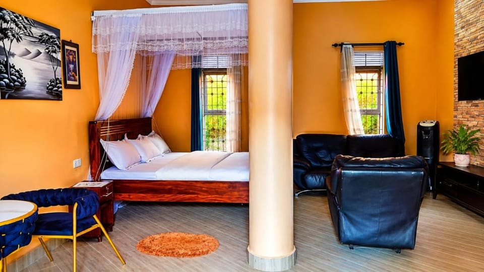Bed, TV and multimedia, Photo of the whole room, Seating area, Bedroom