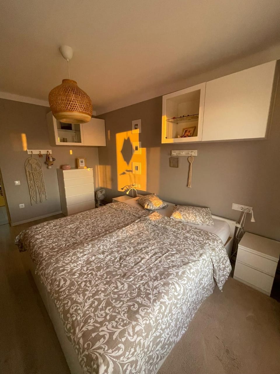 Bed, Photo of the whole room