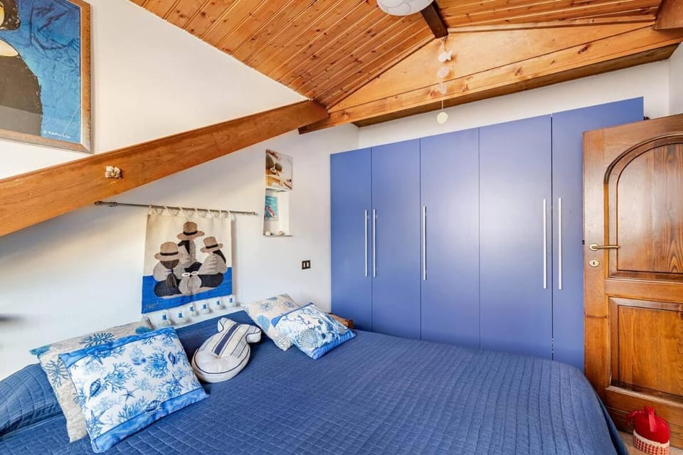 Bedroom, locker, wardrobe