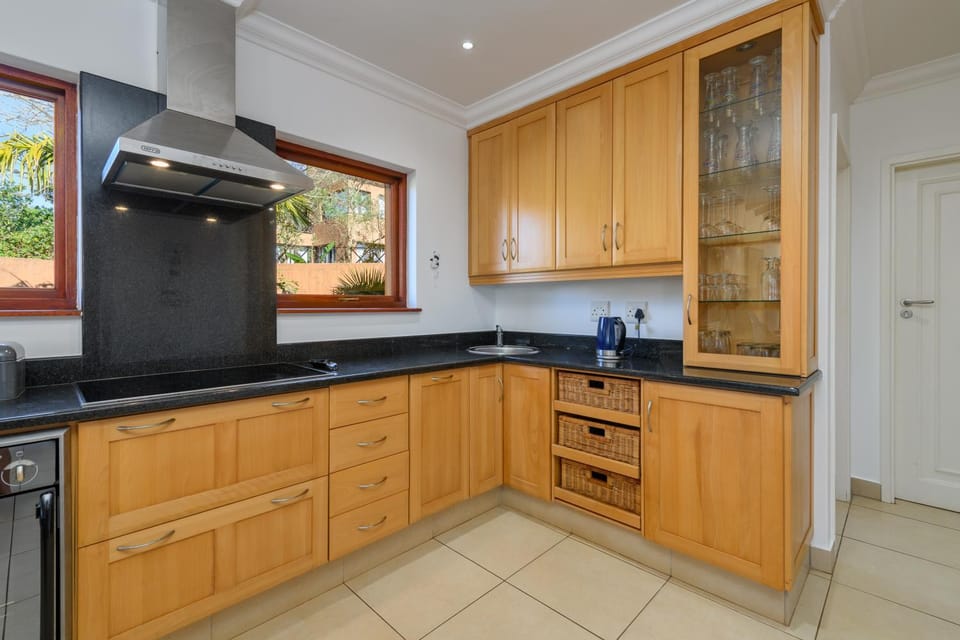 Kitchen or kitchenette, pet friendly, stove