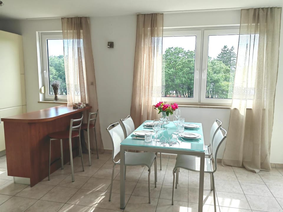 View (from property/room), Dining area, Sea view, Sea view, kitchen