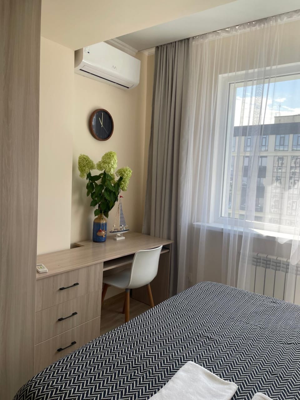 hair dresser, air conditioner