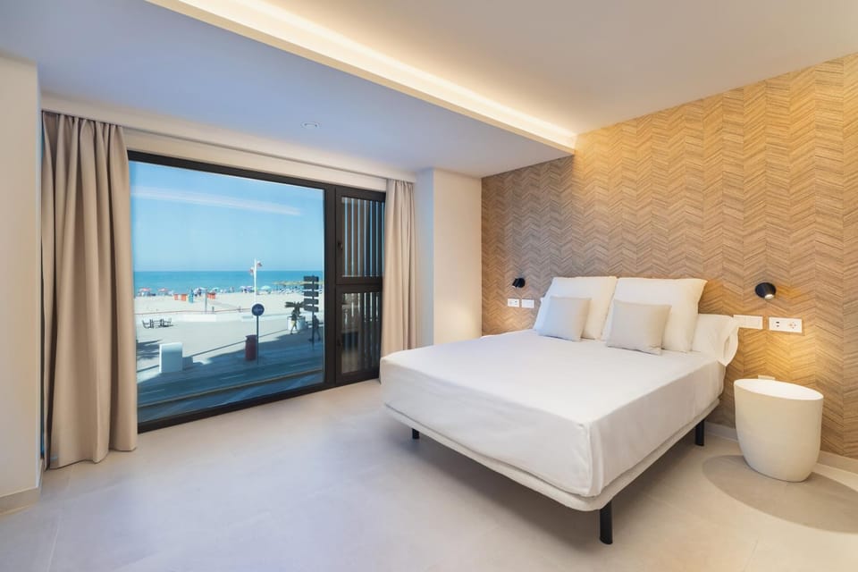 Bed, Sea view