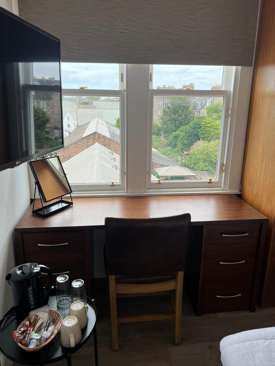 Cosy Single Room City Centre with shared bathroom Vacation rental in Edinburgh