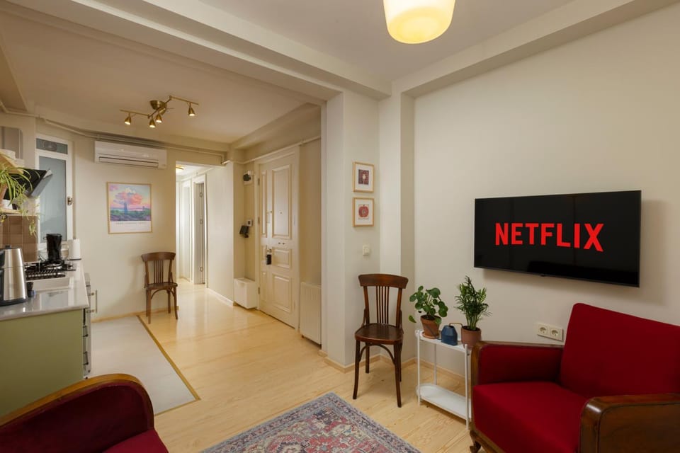 Communal lounge/ TV room, TV and multimedia, Living room, Seating area