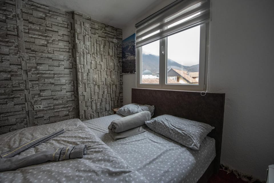 Bed, Natural landscape, Photo of the whole room, Bedroom, Mountain view