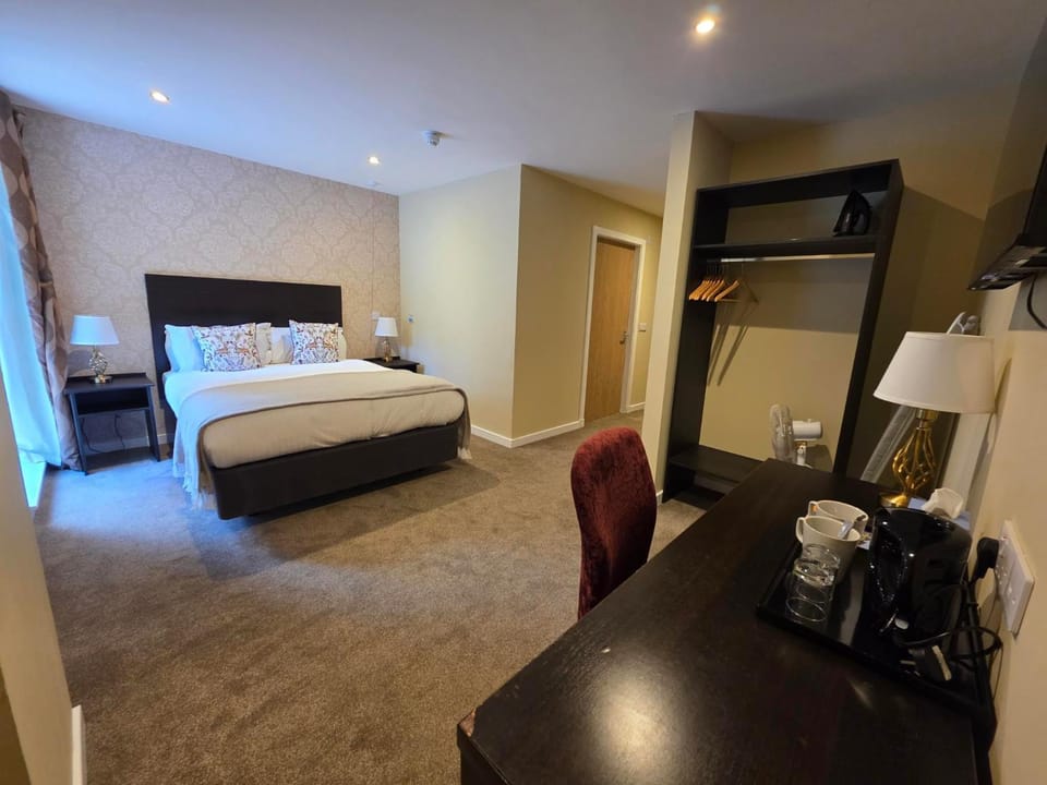 Bed, Kitchen or kitchenette, Photo of the whole room, Bedroom, wardrobe
