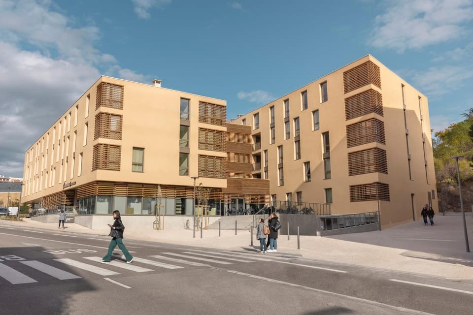 Property building, Facade/entrance